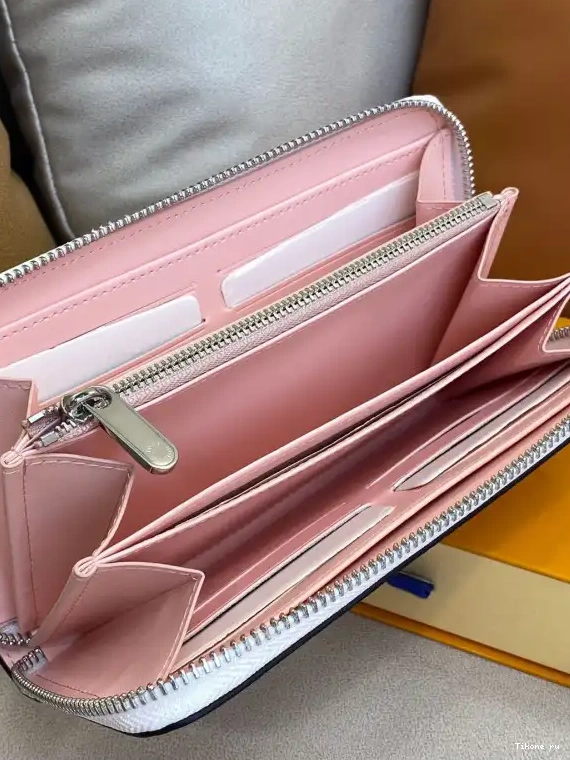 Affordable VUITTON LOUIS ZIPPY WALLET 0525
